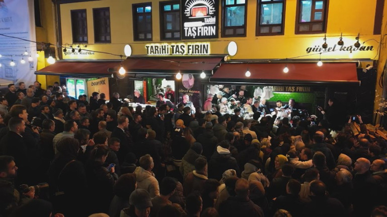 Tarihi meydanda sahur buluşması