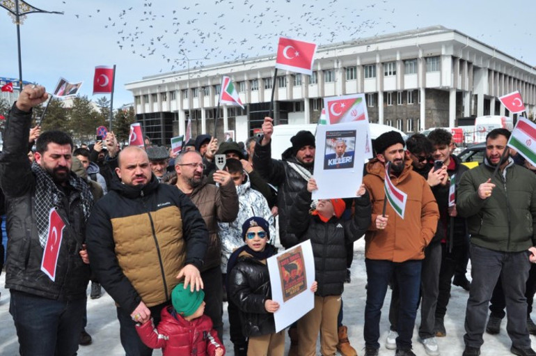 ABD ve İranın saldırılarını protesto ettiler