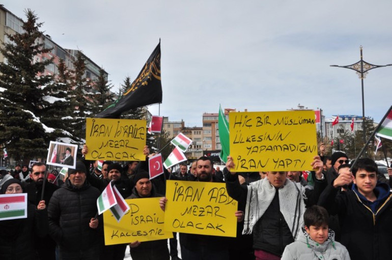 ABD ve İranın saldırılarını protesto ettiler
