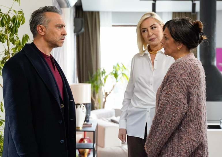 Aşk ve sırlar birbirine karıştı