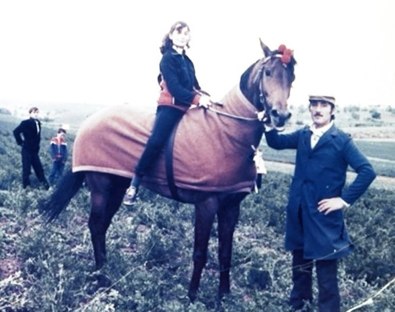 Zorunlu göçten at sırtına: Güçlü bir kadın hikayesi