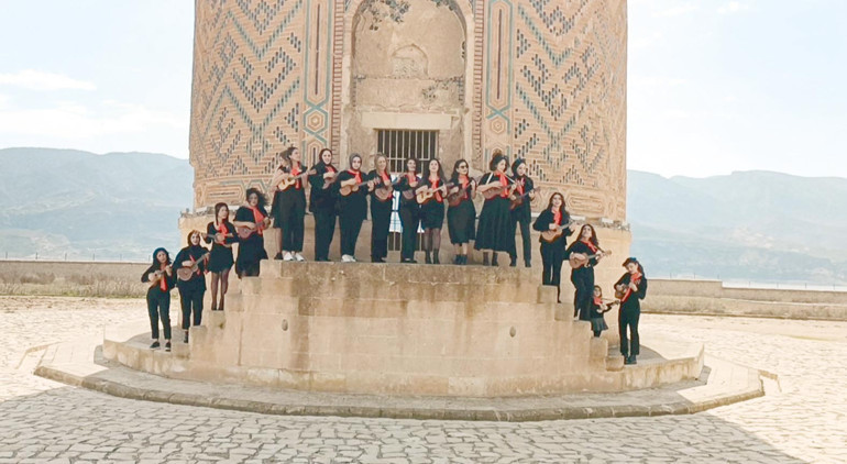 Şiddete karşı ukuleleli çağrı