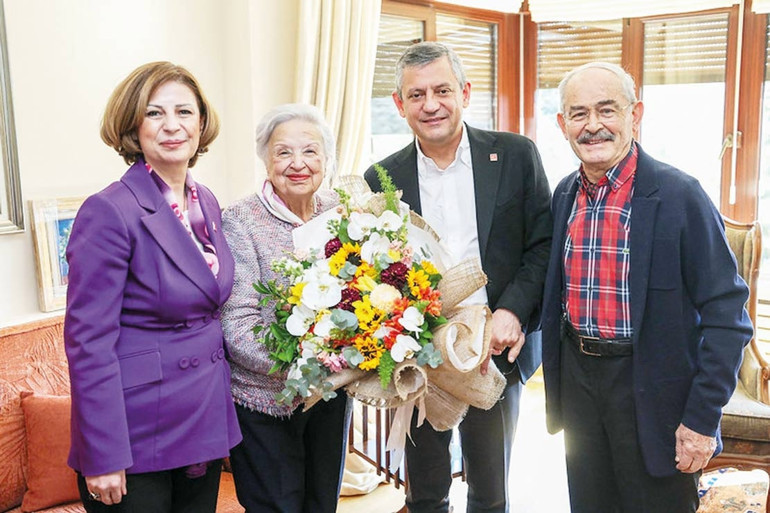 Özel’den Eskişehir ziyareti: Esnafın yüzü gülecek