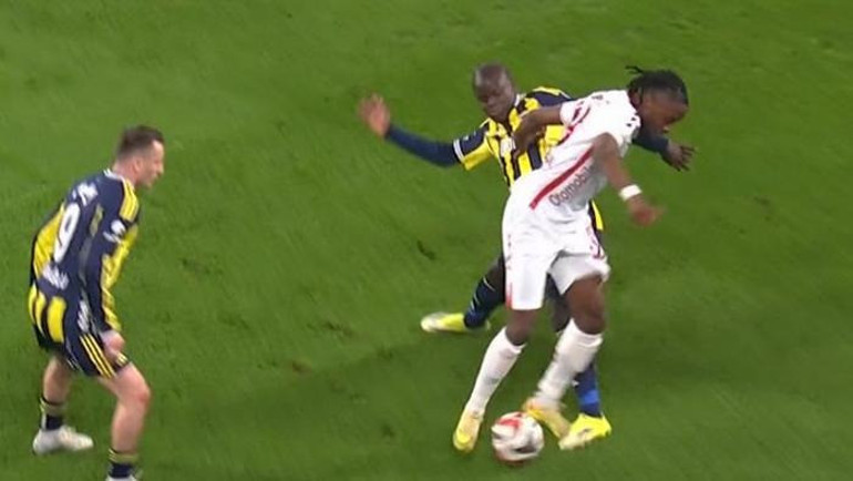 Fenerbahçenin Samsunspora attığı gol ofsayt mı Eski hakemler açıkladı