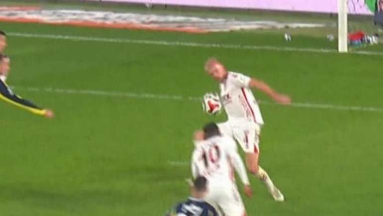 Fenerbahçenin Samsunspora attığı gol ofsayt mı Eski hakemler açıkladı