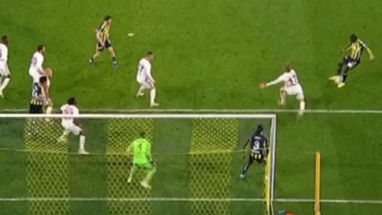 Fenerbahçenin Samsunspora attığı gol ofsayt mı Eski hakemler açıkladı