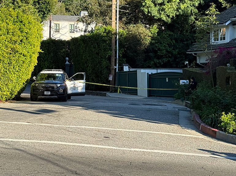 Ünlü şarkıcı Rihannanın evine silahlı saldırı