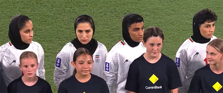 Milli marş okumayan İran Kadın Milli Futbol Takımına vatan haini suçlaması FIFPRO ve Reza Pahlaviden güvenlik çağrısı