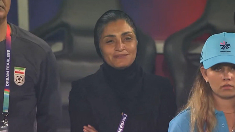 Milli marş okumayan İran Kadın Milli Futbol Takımına vatan haini suçlaması FIFPRO ve Reza Pahlaviden güvenlik çağrısı