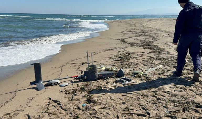 Sakaryada sahilde parçalanmış insansız hava aracı bulundu