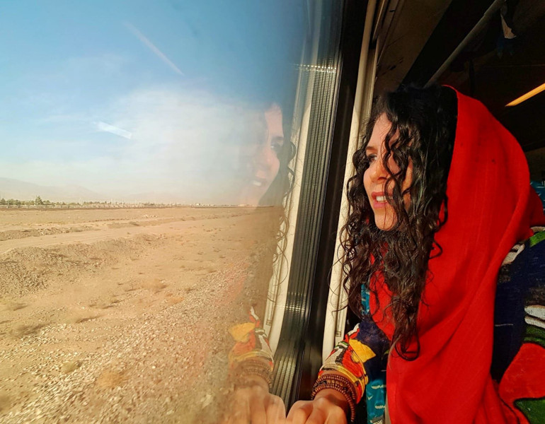 Tablo gibi manzaralar eşliğinde, rayların götürdüğü yere gidelim