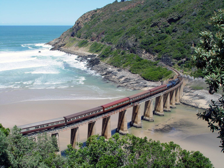 Tablo gibi manzaralar eşliğinde, rayların götürdüğü yere gidelim