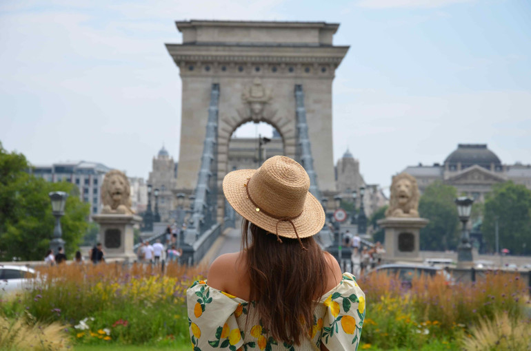 Tablo gibi manzaralar eşliğinde, rayların götürdüğü yere gidelim