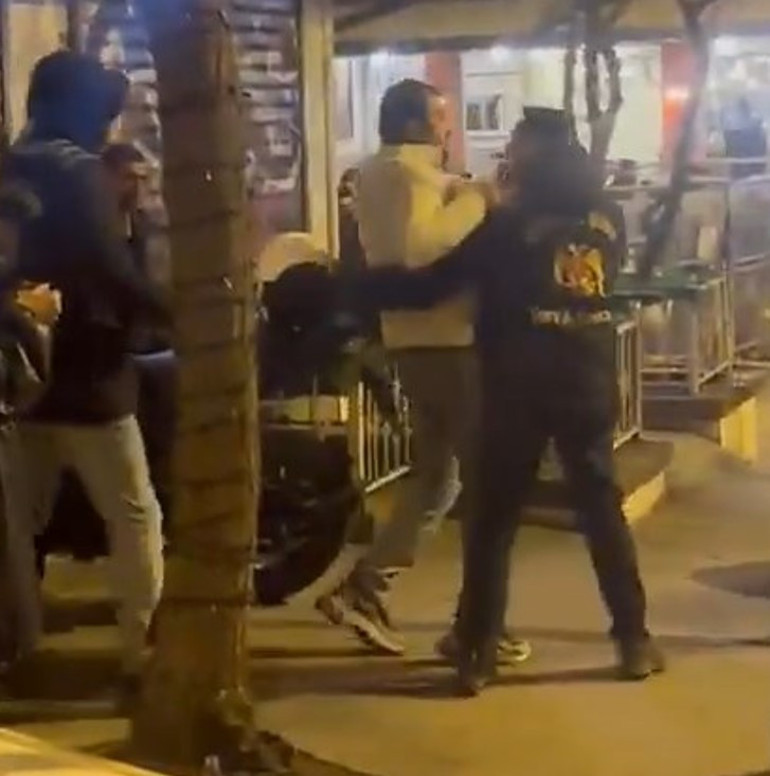 Oyuncu Ufuk Bayraktar 8 Mart Dünya Kadınlar Günü yürüyüşünde olay çıkardı