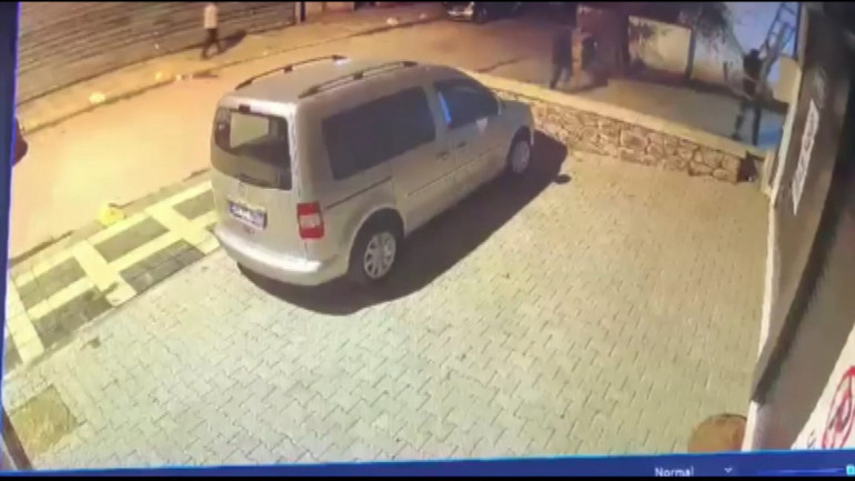 Kadıköyde dehşet Merdivenle eve girdiler, evdekilerin ellerini ve ayaklarını bağlayıp altınları çaldılar