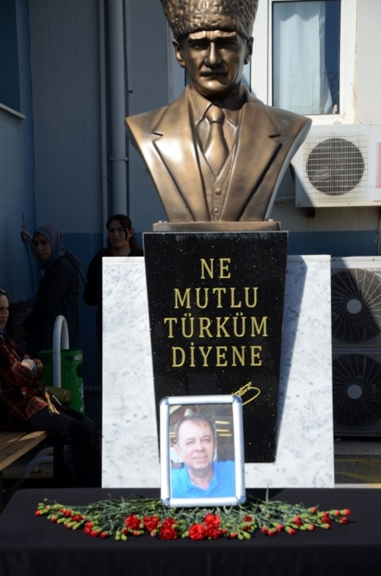 Çocuk doktorunun ölümü sevenlerini yasa boğdu