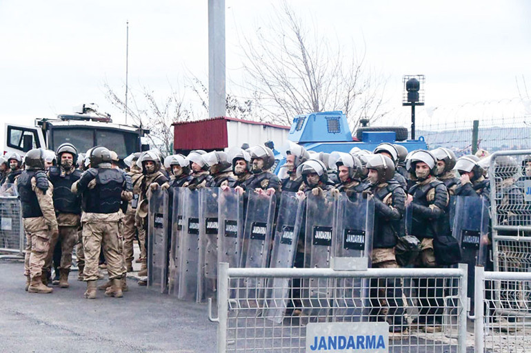 407 sanıklı İBB davası başladı... ‘Selamlama’ gerginliği