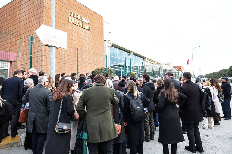 407 sanıklı İBB davası başladı... ‘Selamlama’ gerginliği