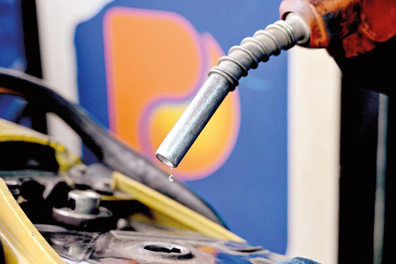 Petrol fiyatları Trump’ı durdurur mu