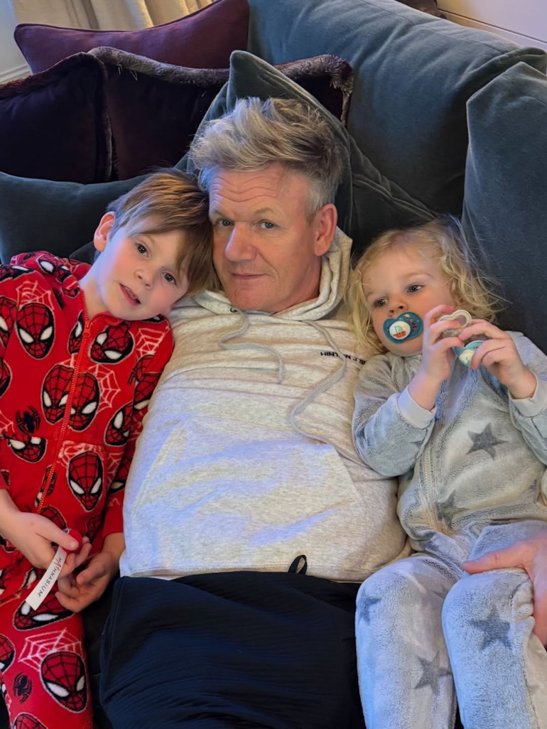 ‘Beni okulda onların dedesi sanacaklar’ diye diye 6 çocuğu olmuştu… Ünlü şefin eşi ebelik eğitimi almaya başladı