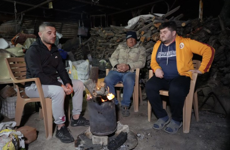 Dünkü depremin merkez üssüydü: Vatandaşlar geceyi dışarıda geçirdi