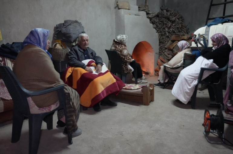 Dünkü depremin merkez üssüydü: Vatandaşlar geceyi dışarıda geçirdi