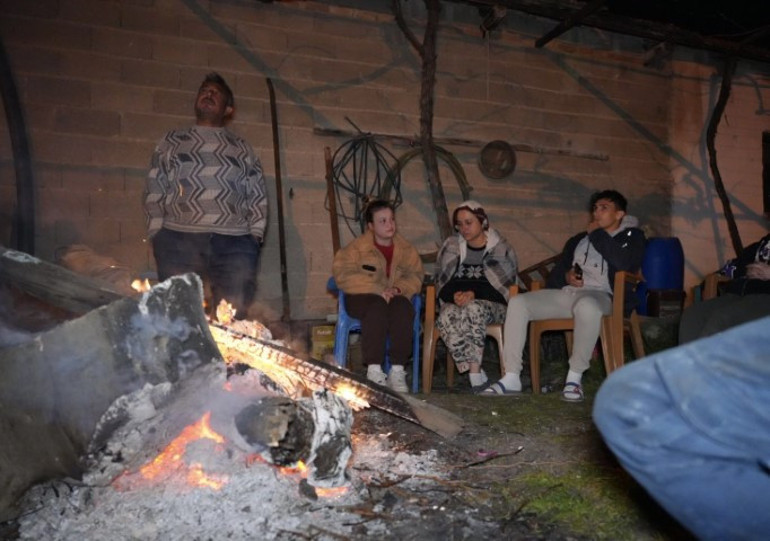 Dünkü depremin merkez üssüydü: Vatandaşlar geceyi dışarıda geçirdi