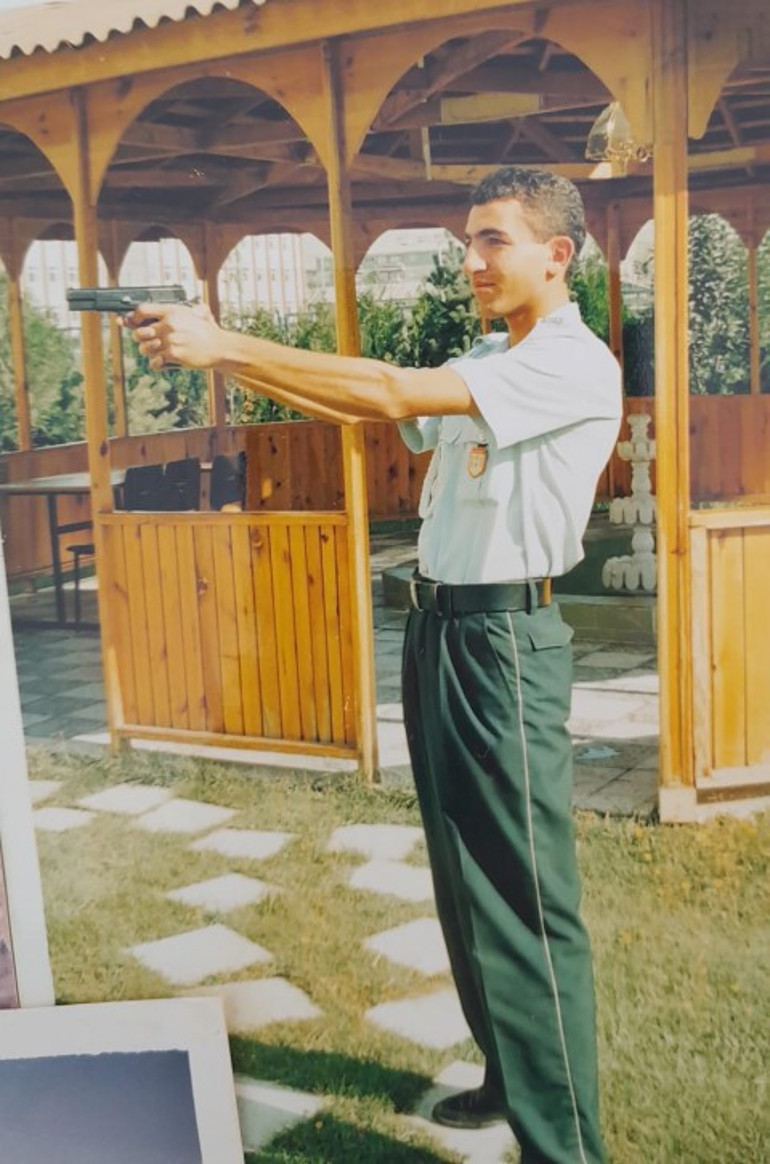 Polis memuruyken engelli kalan oğluna 22 yıldır bakıyor: Gelini bu sözlerle bakmaktan vazgeçmiş | Deftere yazdığını görünce kahroldu