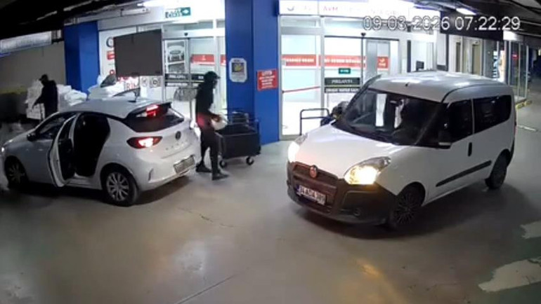  Çuvaldaki parayı böyle çalmışlar