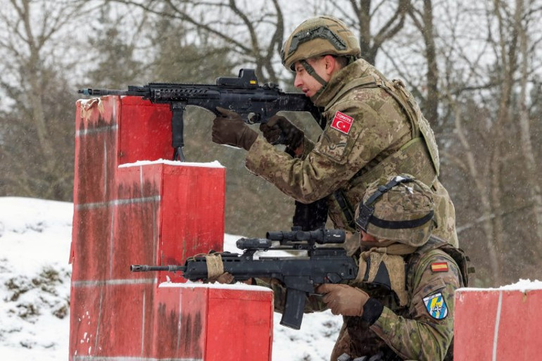 MSB, Türk ve İspanya askerinin fotoğrafını bu ifadelerle paylaştı