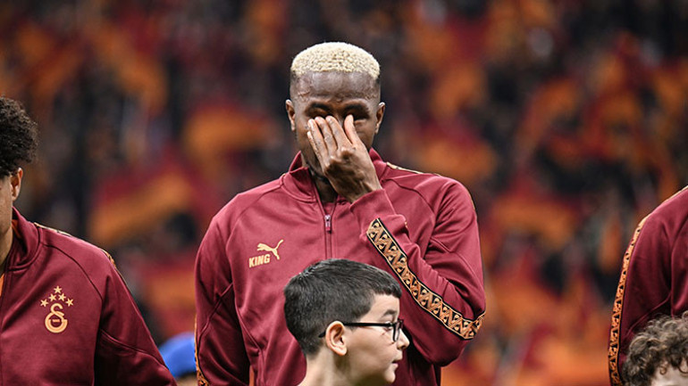 Galatasaray taraftarından Osimhene sürpriz koreografi Gözyaşlarını tutamadı