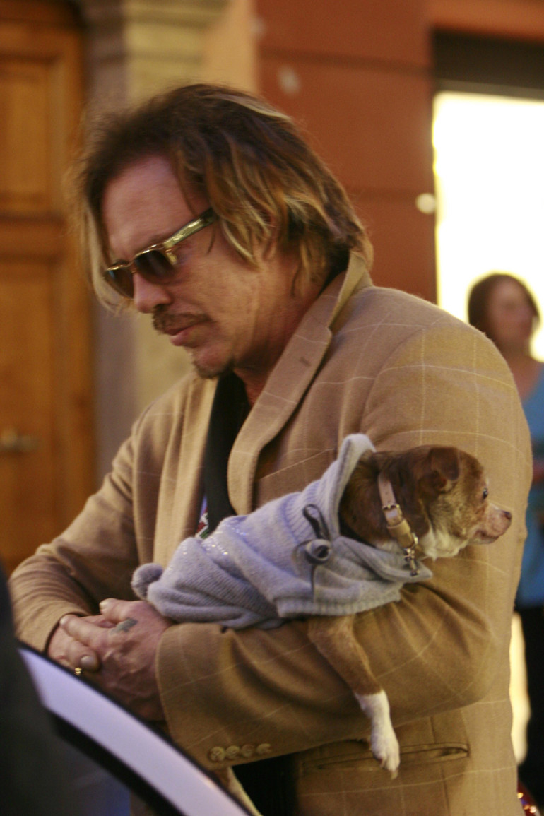 En tepeden en dibe düştü… Sinemanın parlak yıldızı sönüp gitti… Kirasını ödeyemediği evinden atıldı