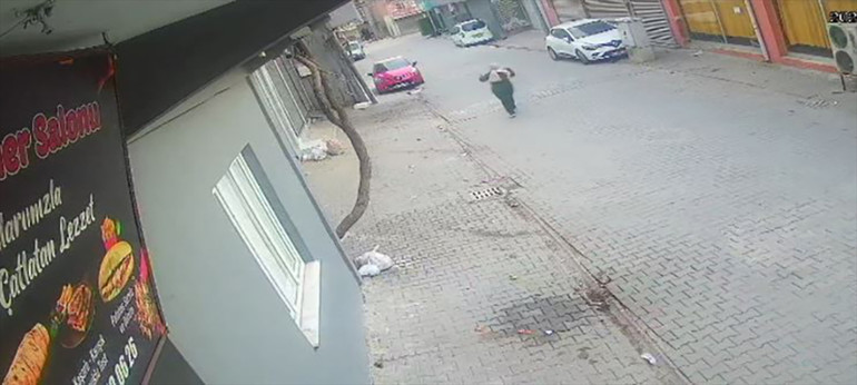 ‘Hastaneye gidiyorum’ diyerek evden çıkan Hatice Musabeyli, 6 gündür kayıp Ne olduysa mahallede oldu