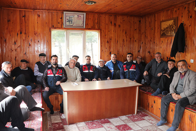 Jandarma köy köy dolaşarak vatandaşları uyarıyor: Bu tür tuzaklara düşmemeye çalışacağız