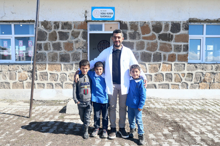 Hüseyin öğretmenin zorlu eğitim yolculuğu