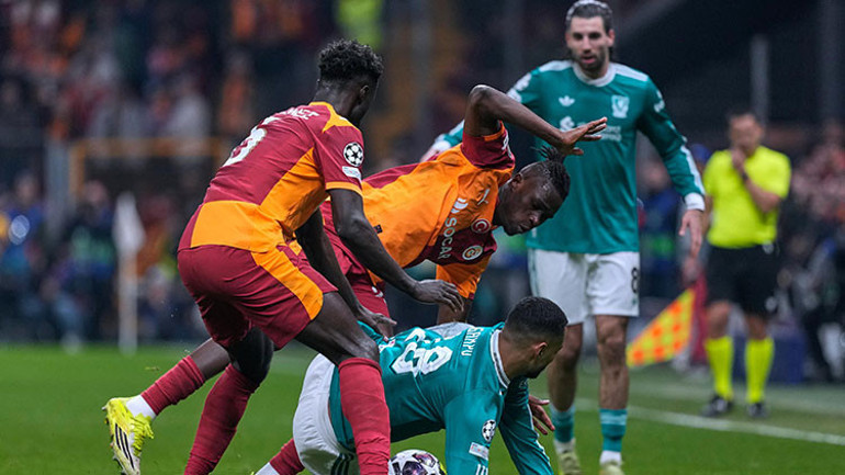 Galatasaray-Liverpool maçı sonrası Carragherdan olay tahmin Turu geçecek takımı açıkladı