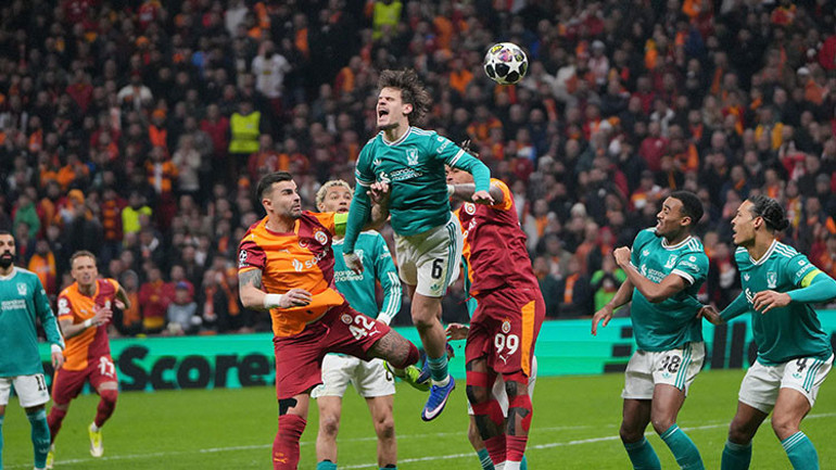 Galatasaray-Liverpool maçı sonrası Carragherdan olay tahmin Turu geçecek takımı açıkladı