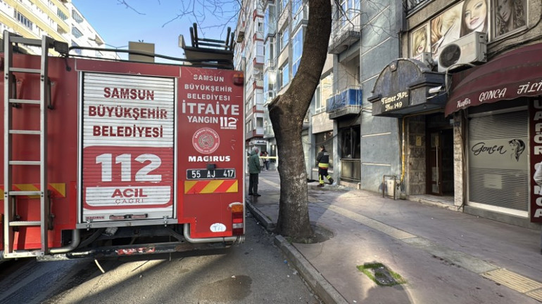 Üst kattaki komşusuna kızdı, kendi yatak odasını yaktı