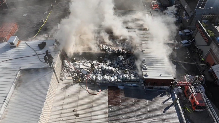 Zeytinburnu Demirciler Sitesinde yangın Ekipler müdahale ediyor