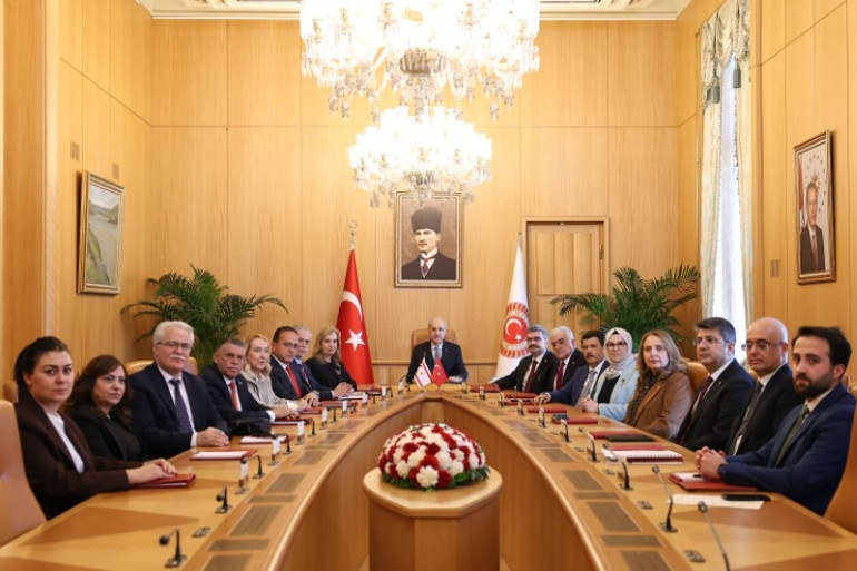 Kurtulmuş, KKTC-Türkiye Parlamentolar Arası Dostluk Grubu Başkanı Canaltayı kabul etti