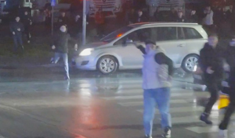  3 polis görevden uzaklaştırıldı