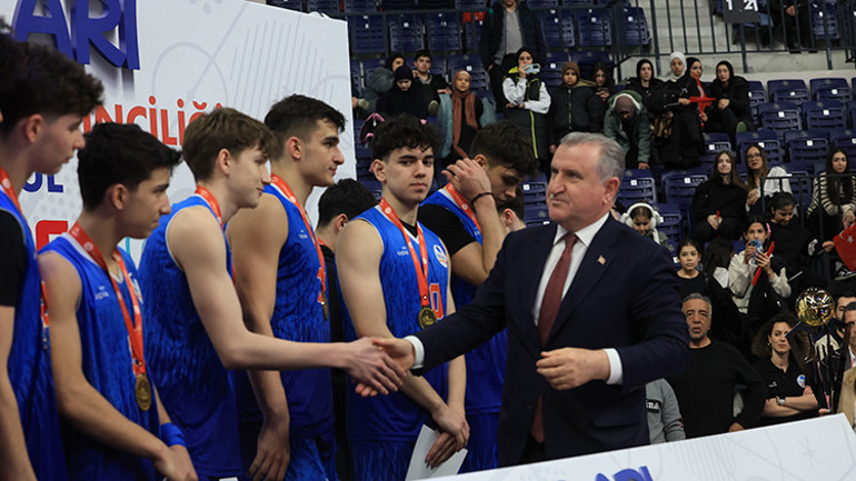  “Geleceğin 12 Dev Adamları okul sporlarında yetişiyor”