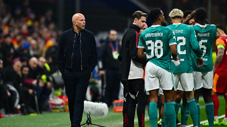 Jamie Carragherdan Liverpool eleştisi Galatasarayın şansı yüzde 1 demişti, Slotu suçladı