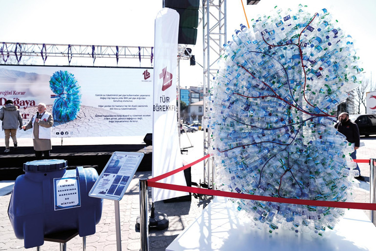 TBV’den dev böbrek maketli kampanya... Türkiye’de 72 bin diyaliz hastası var