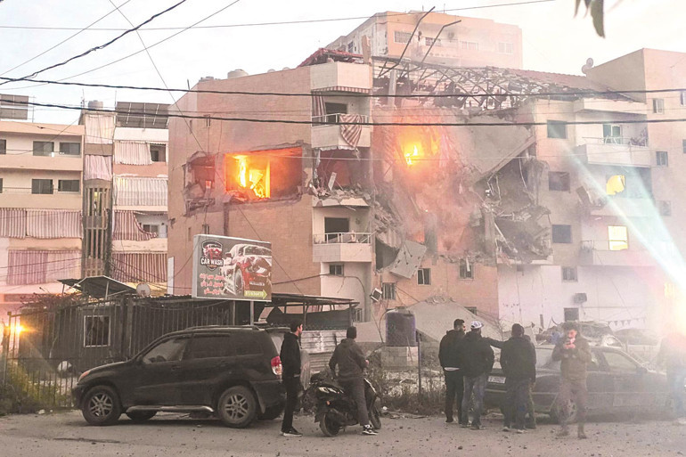 Savaşta 14. gün... Füzeler vurdukça petrol alev alıyor