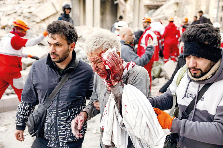 Savaşta 14. gün... Füzeler vurdukça petrol alev alıyor