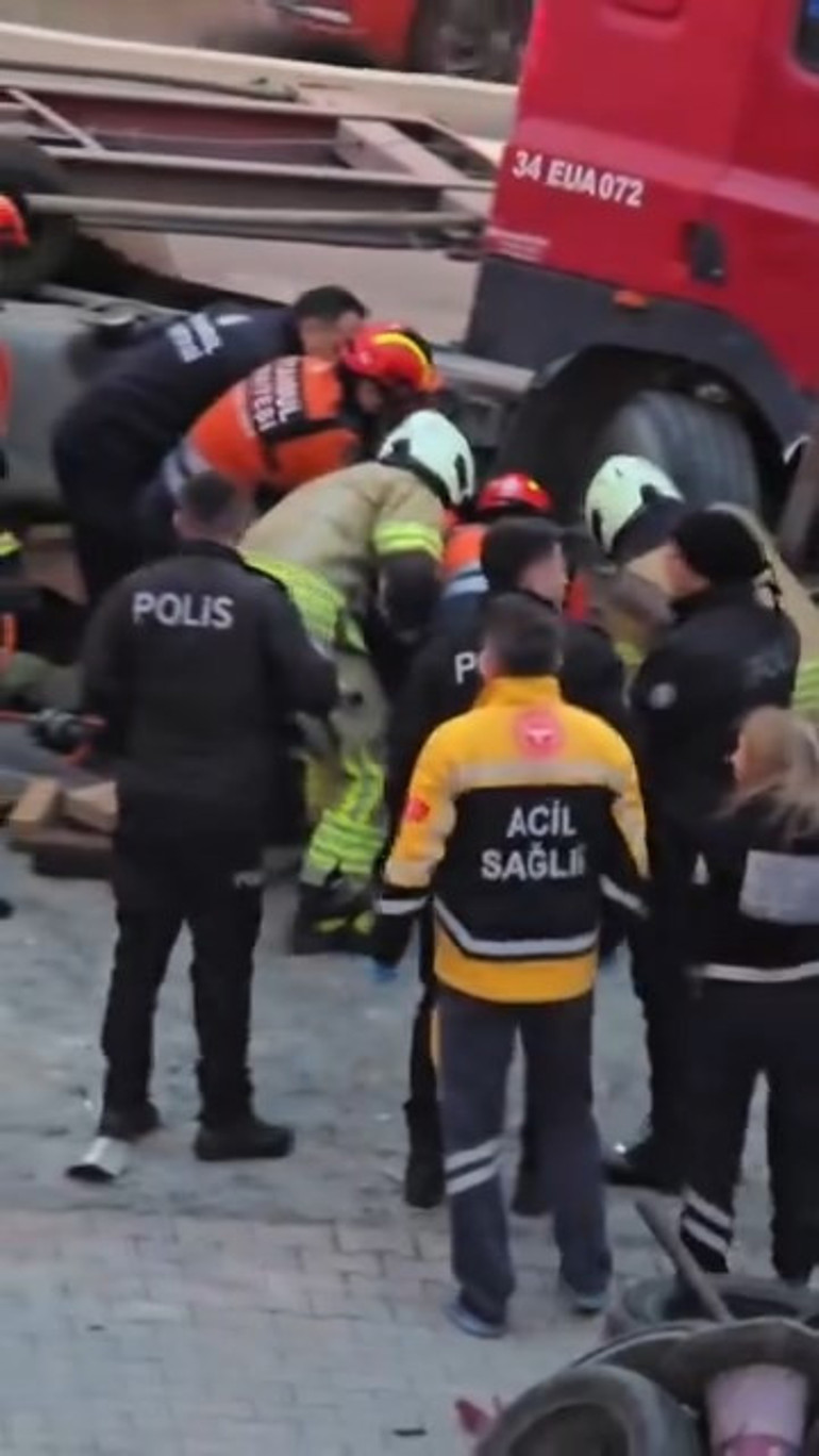 Beylikdüzünde TIRın çarptığı yaya hayatını kaybetti; kaza kamerada