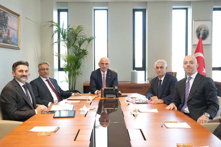 Türkiye turizminin güçlendirilmesi için Bakan Ersoy’dan iki kritik görüşme