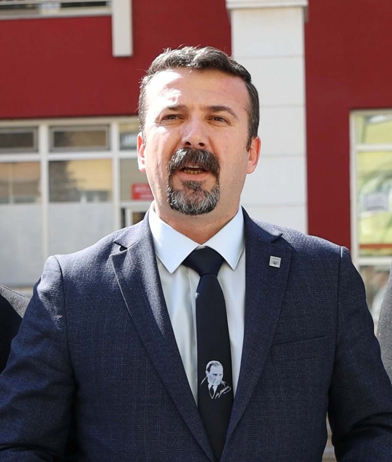 Atatürke hakaret ettiği ileri süren öğretmen gözaltında