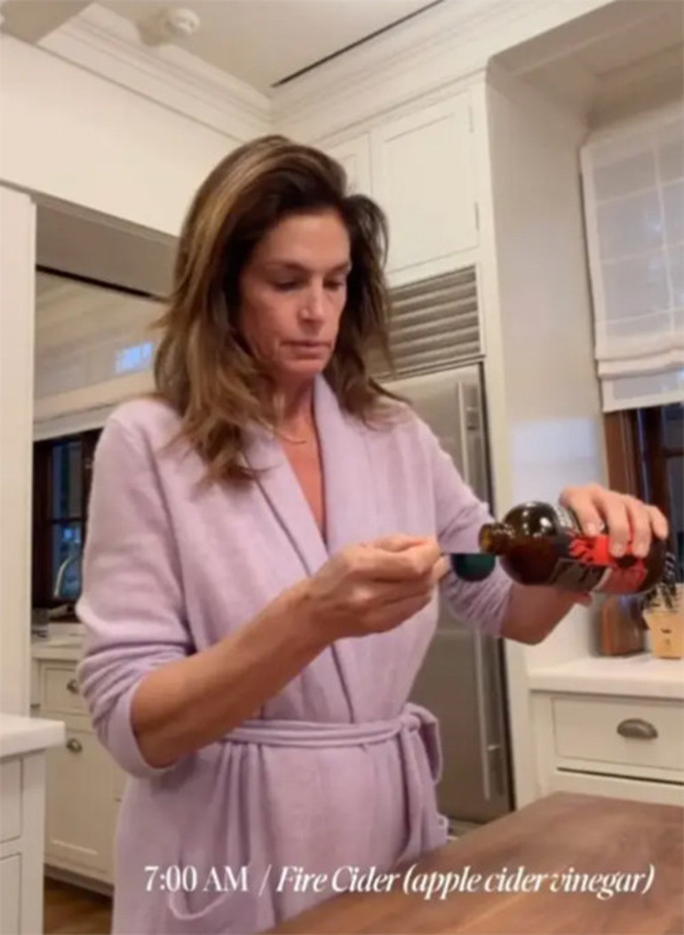 Ünlü modelin sabah halleri olay oldu: Senin kadar paramız yok... Bunları nasıl yapalım